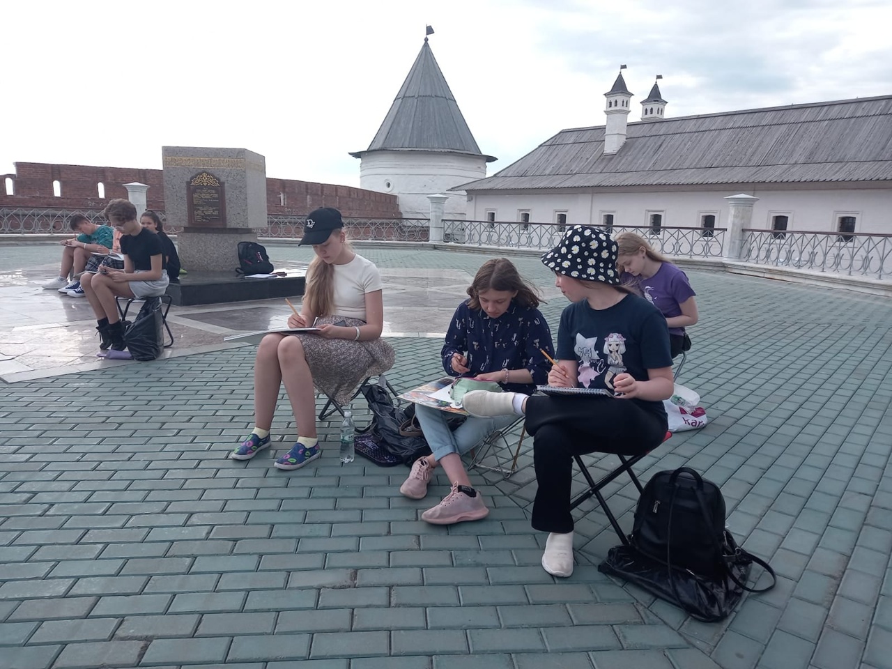 Юные художники отправились на пленэр в Казань