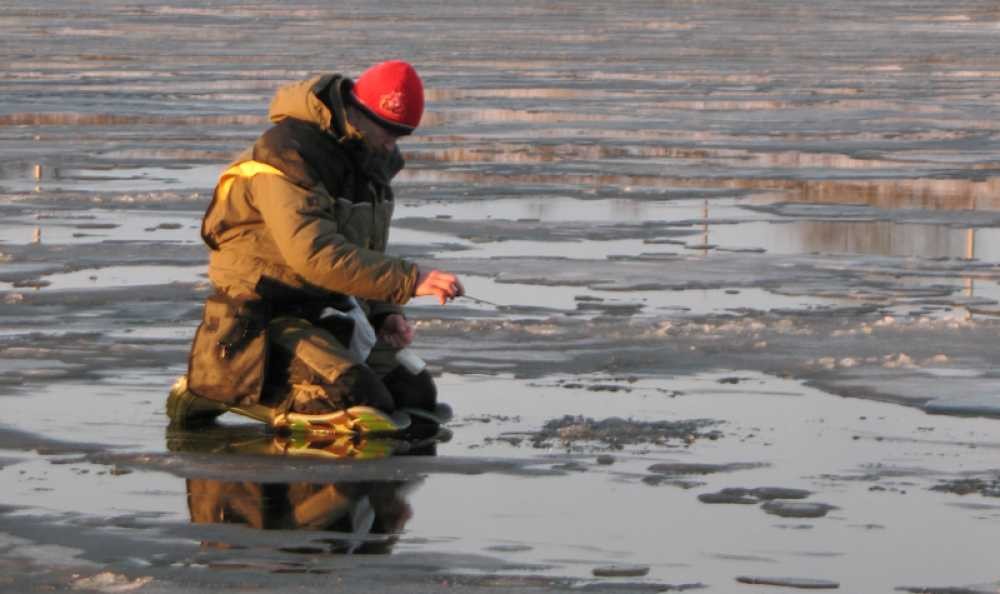 В области пять рыбаков провалились под лёд