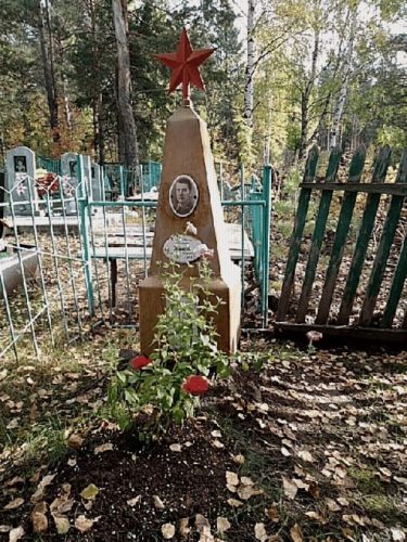 Волонтёр хочет облагородить могилу политрука Карачана