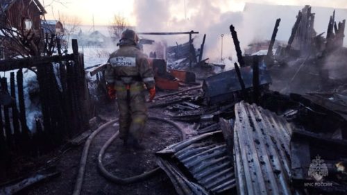 В пожаре на Ису погибла семья