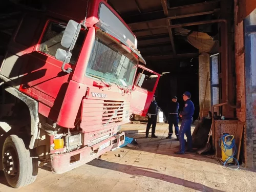 Житель Нижнего Тагила погиб, находясь под своим грузовиком Volvo
