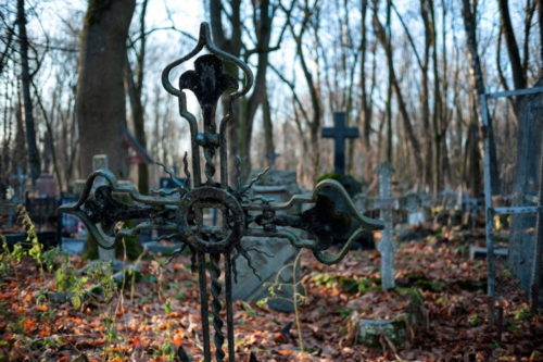 Воздержаться от поездок на кладбище в Радоницу попросили власти Нижнего Тагила