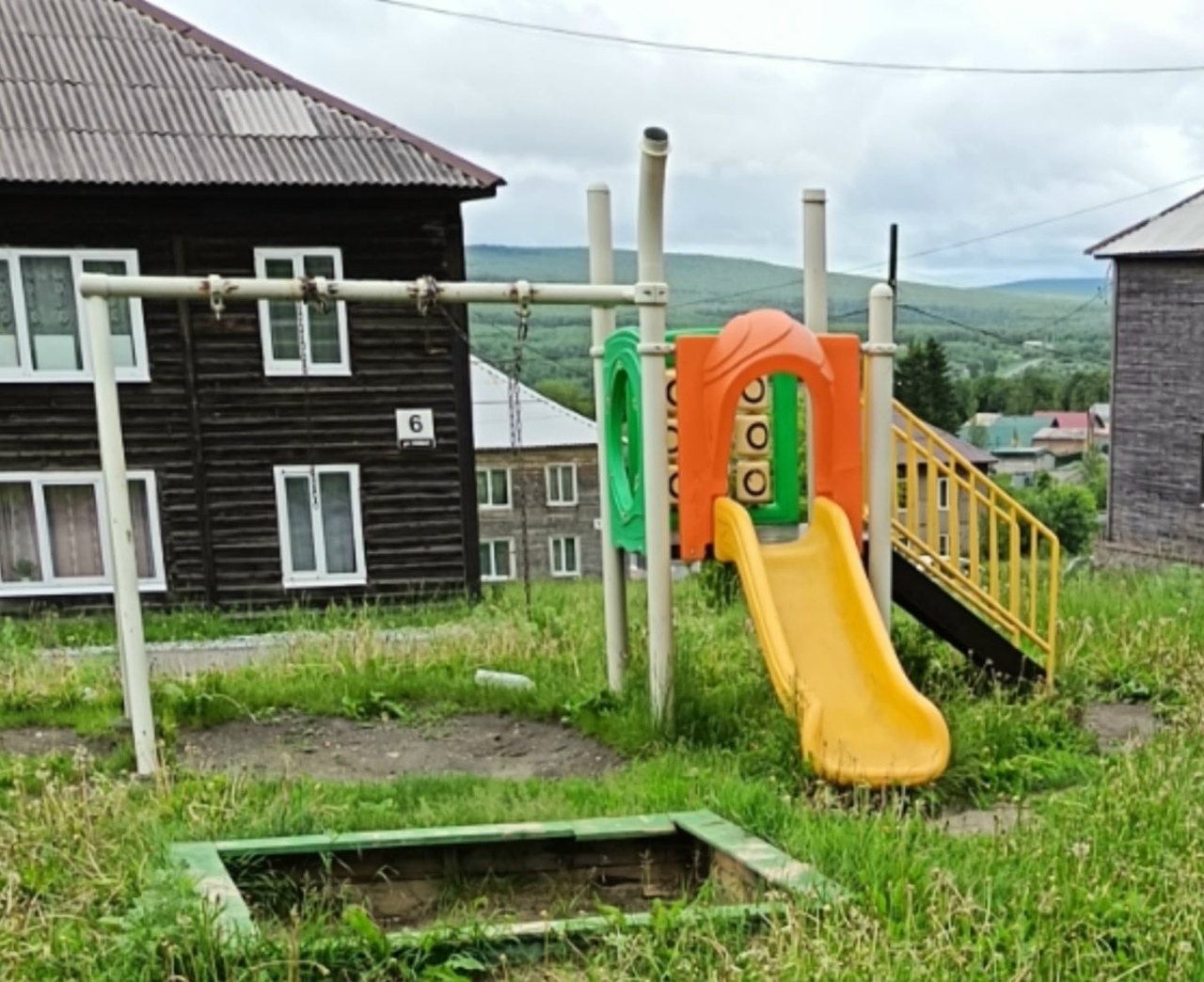 Ремонт  детских площадок  будет под снегом?